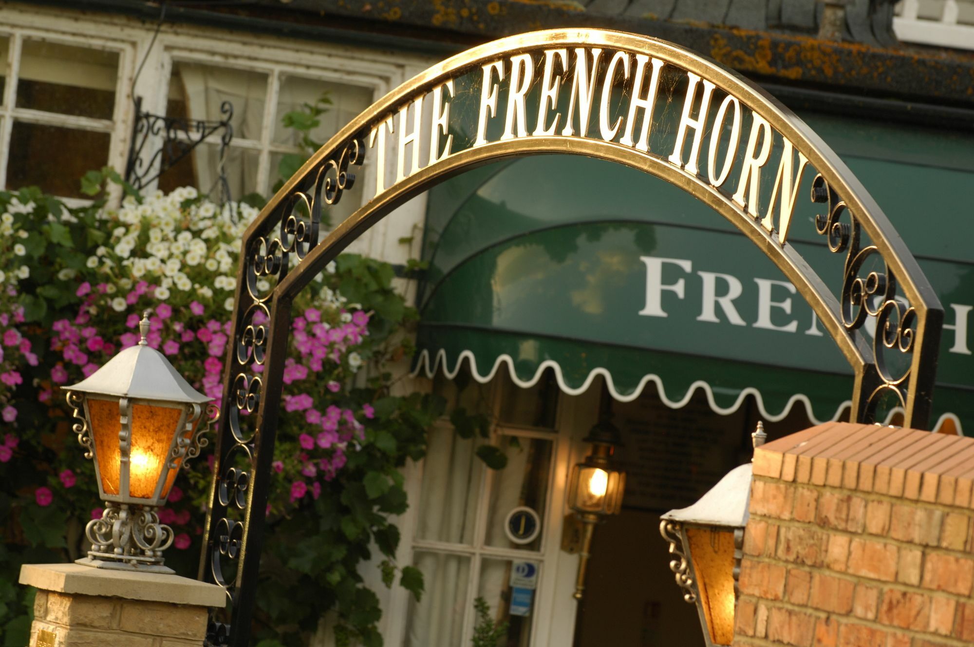 The French Horn Reading Exterior foto